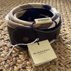 Burberry leather belt with signature Burberry trim, size medium, never worn.